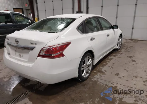 2013 Nissan Altima 3.5 S z USA, uszkodzony, nr VIN 1N4BL3AP1DC185005